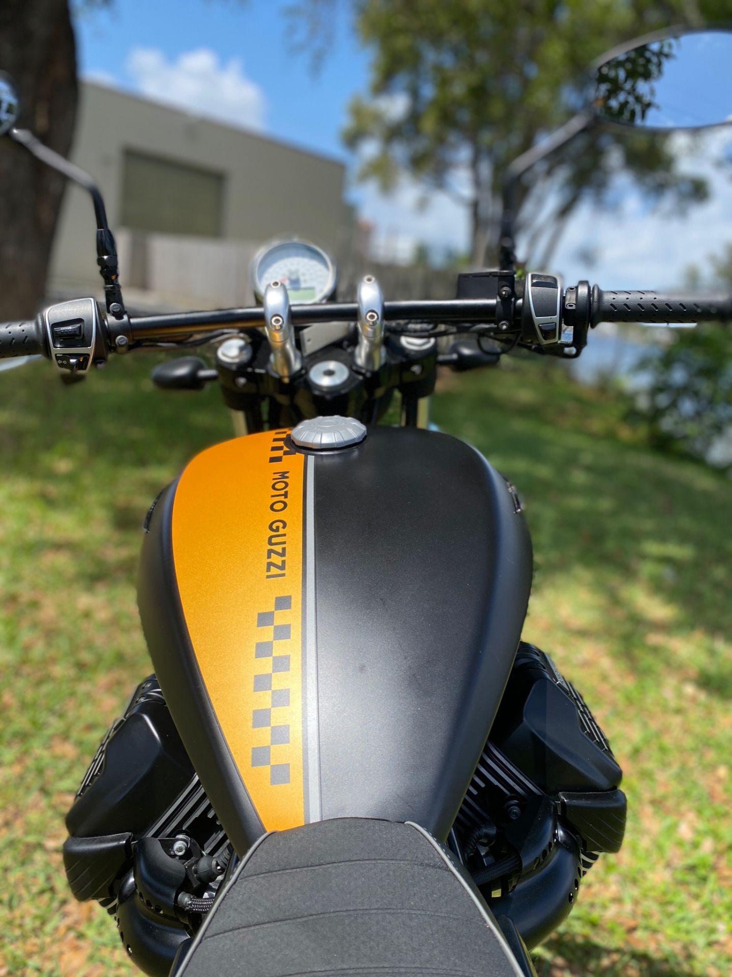 2017 Moto Guzzi V9 Bobber in North Miami Beach, Florida - Photo 13