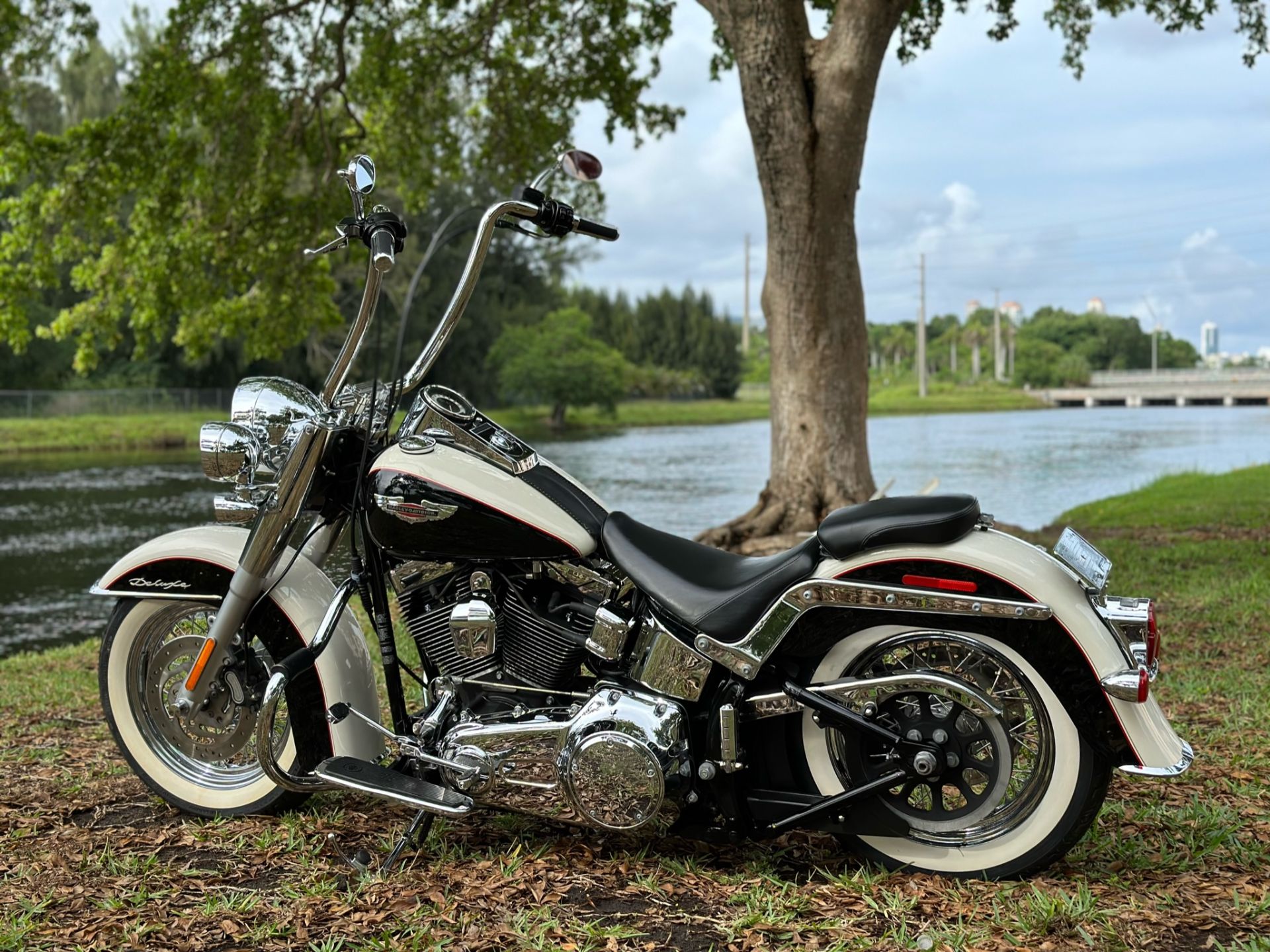 2011 Harley-Davidson Softail® Deluxe in North Miami Beach, Florida - Photo 15