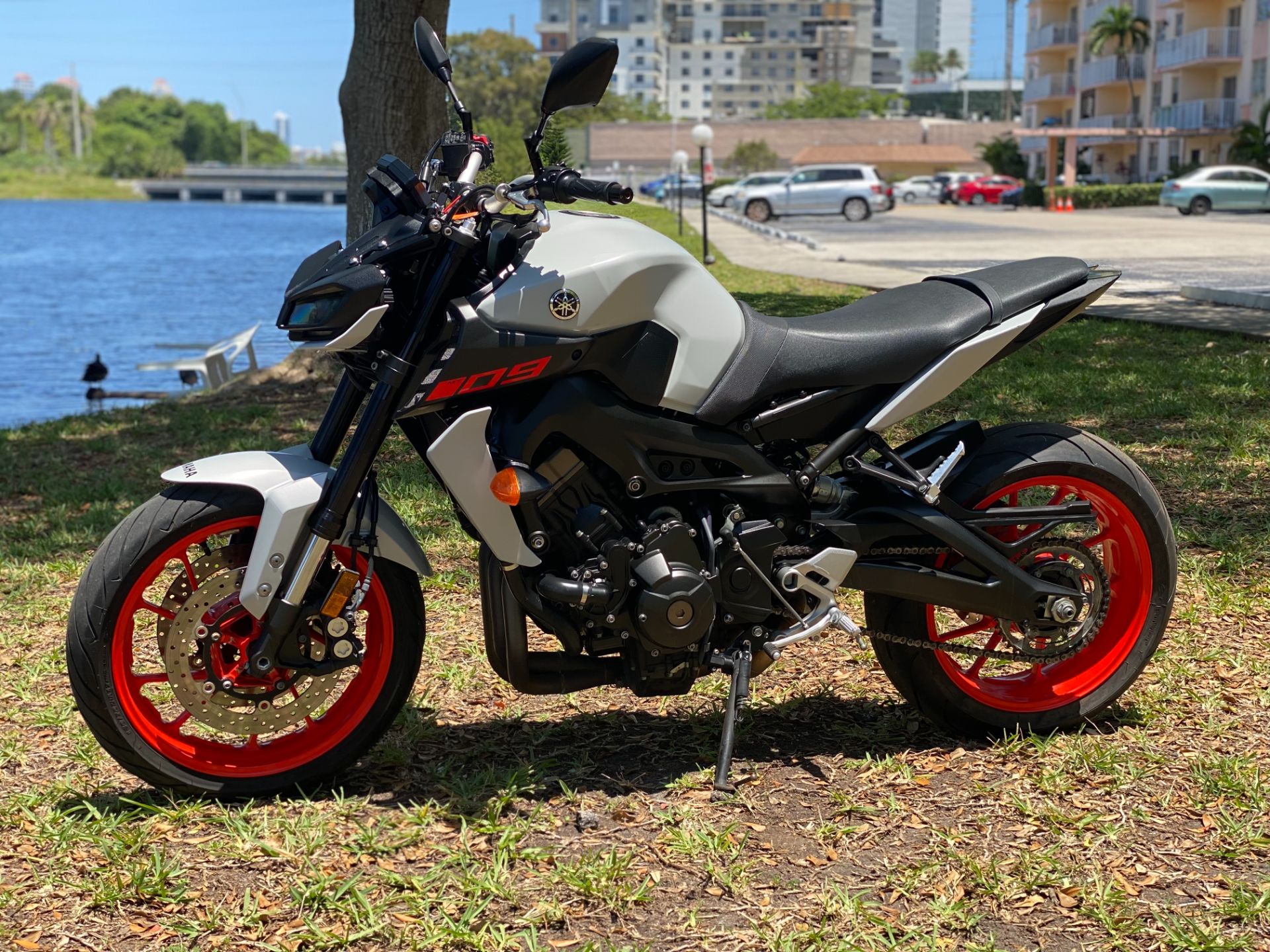 2020 Yamaha MT-09 in North Miami Beach, Florida - Photo 15