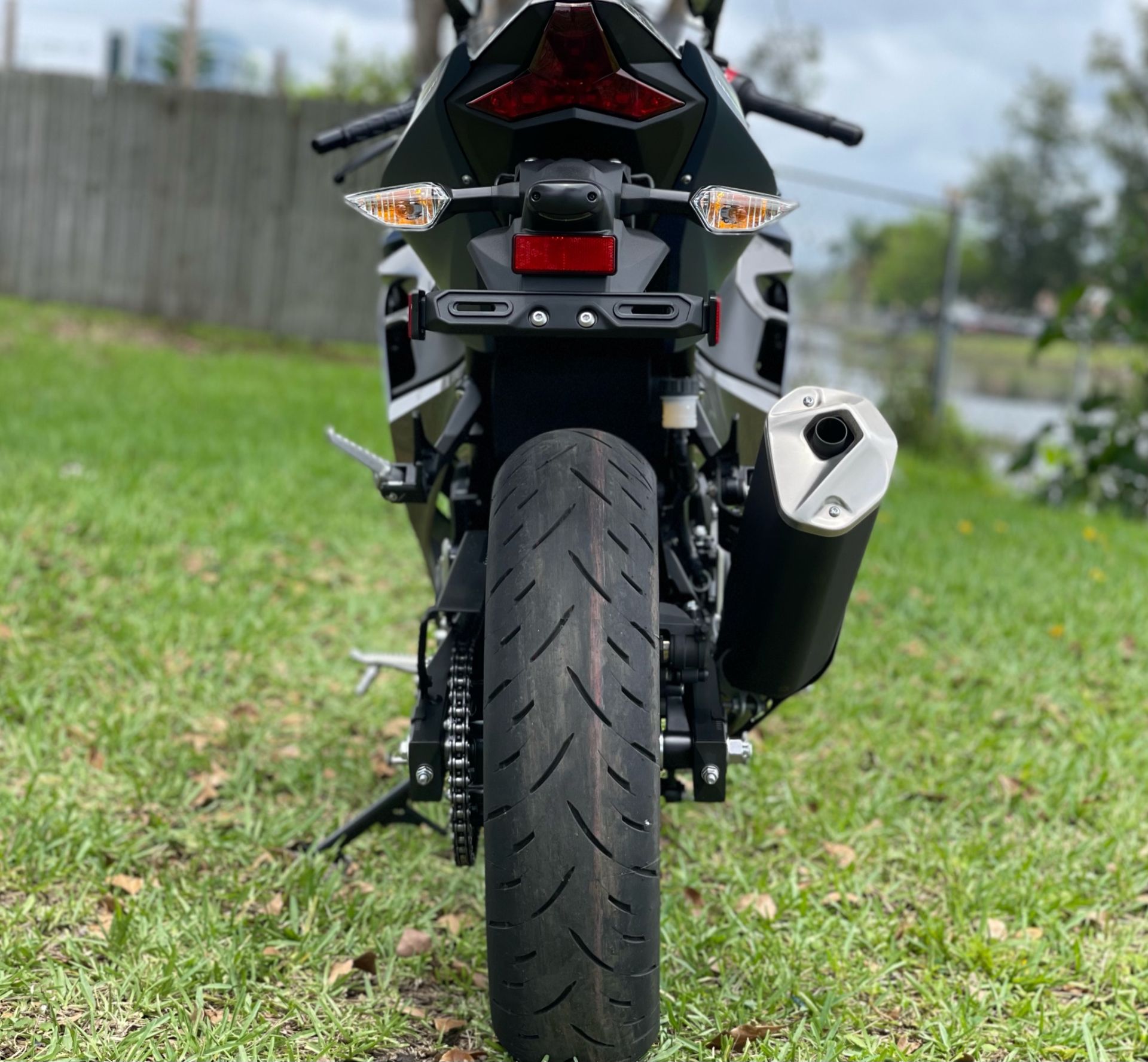 2022 Kawasaki Ninja 400 in North Miami Beach, Florida - Photo 9