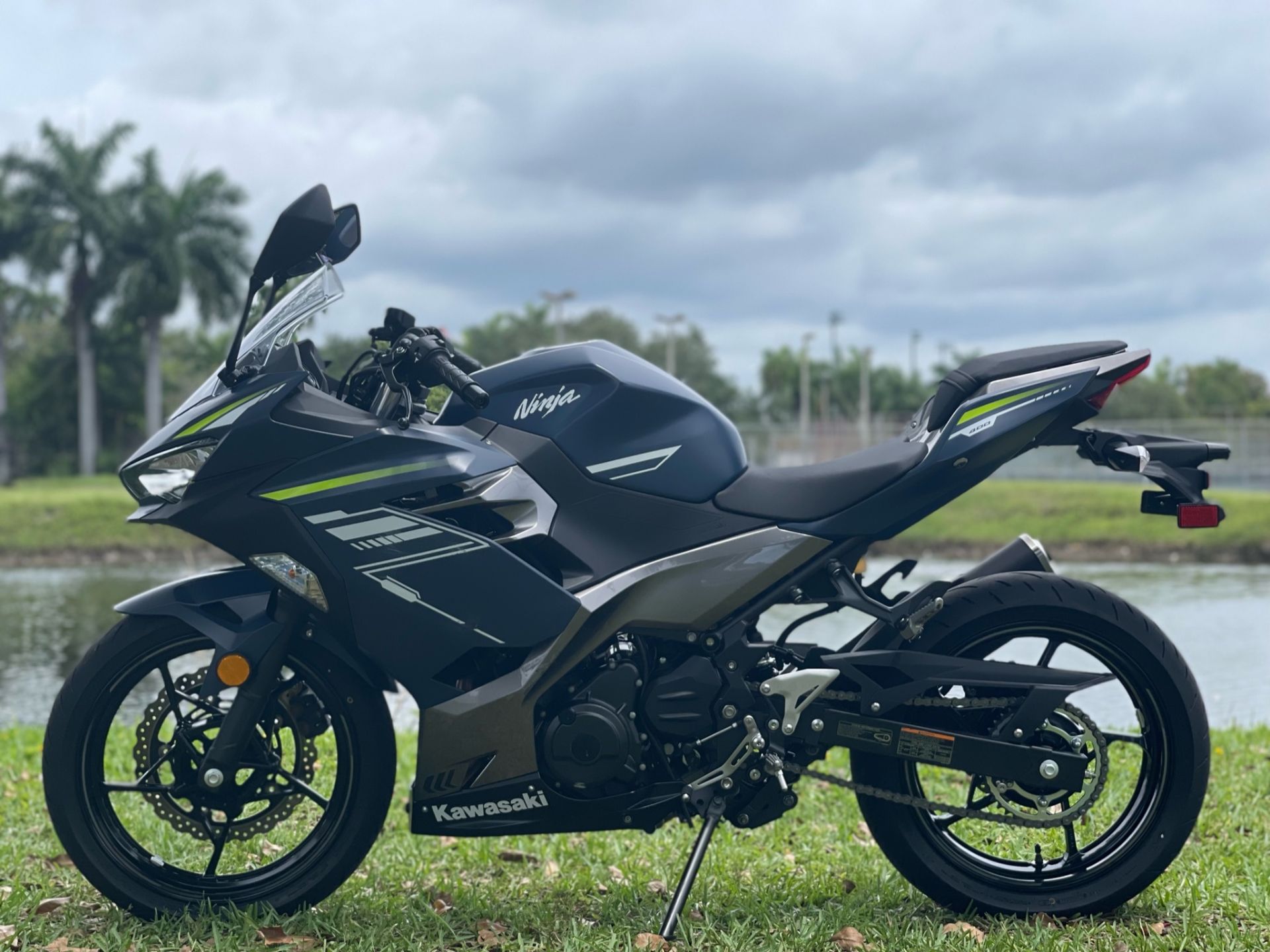 2022 Kawasaki Ninja 400 in North Miami Beach, Florida - Photo 13
