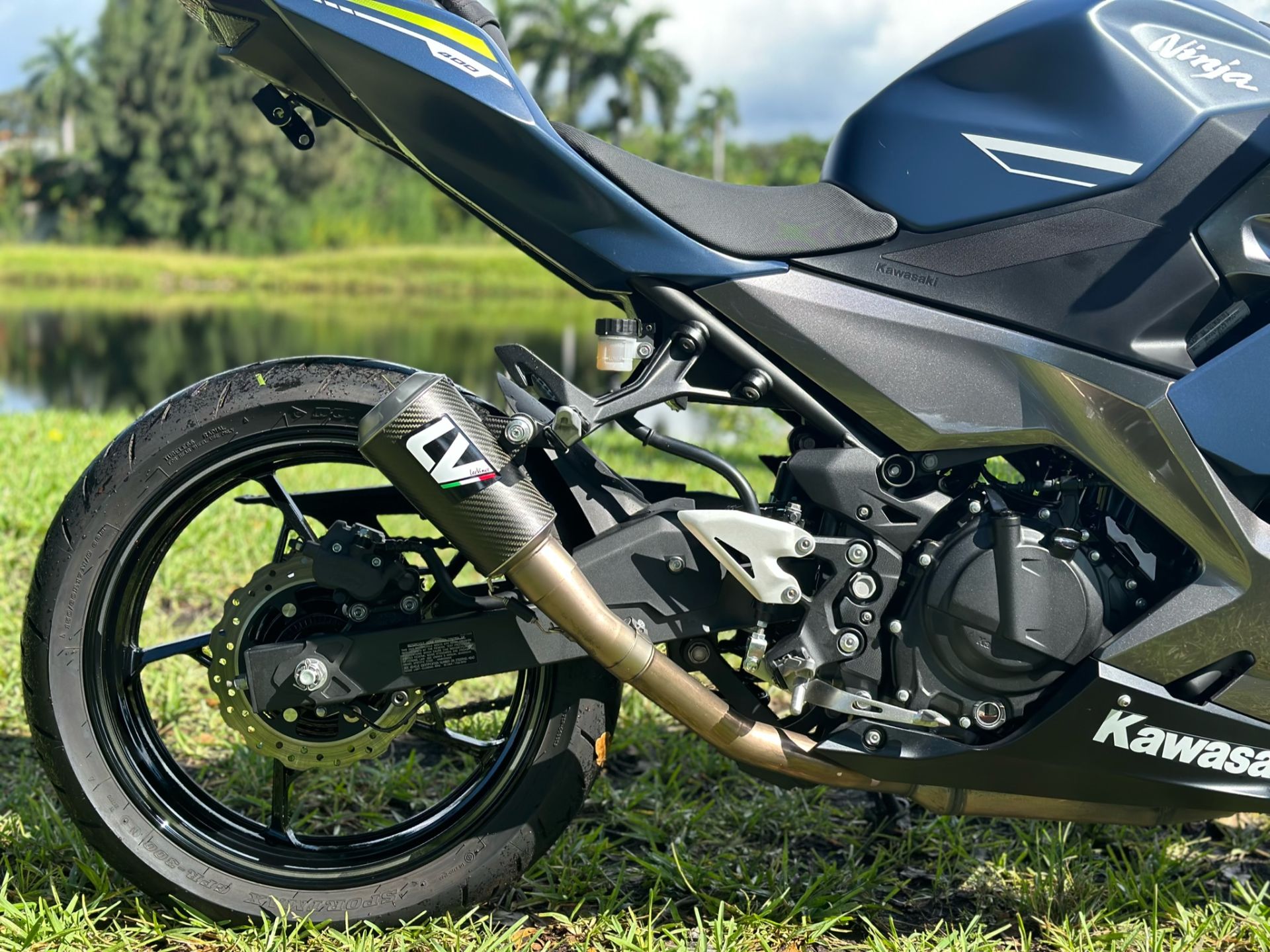 2022 Kawasaki Ninja 400 in North Miami Beach, Florida - Photo 7