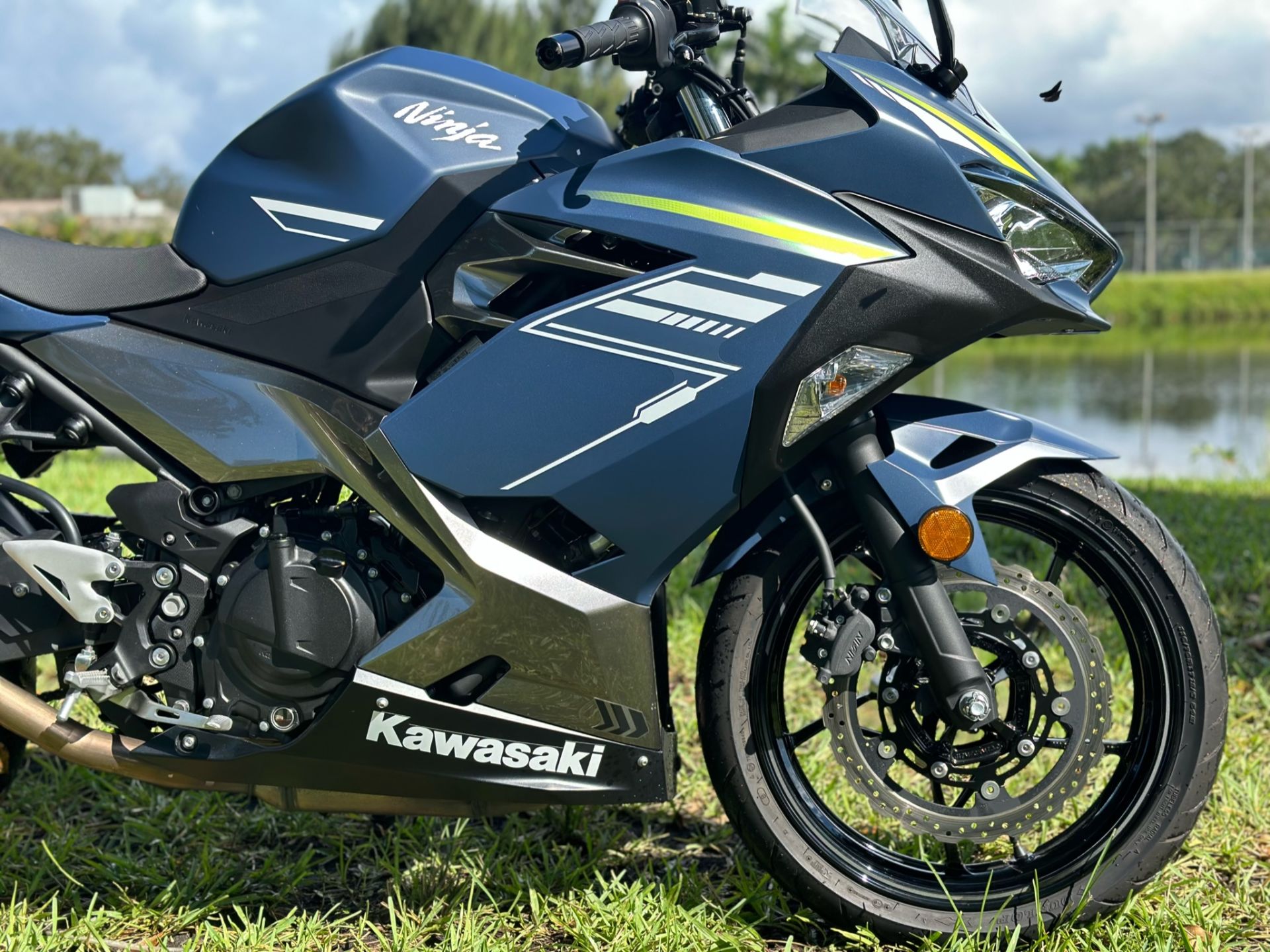 2022 Kawasaki Ninja 400 in North Miami Beach, Florida - Photo 8