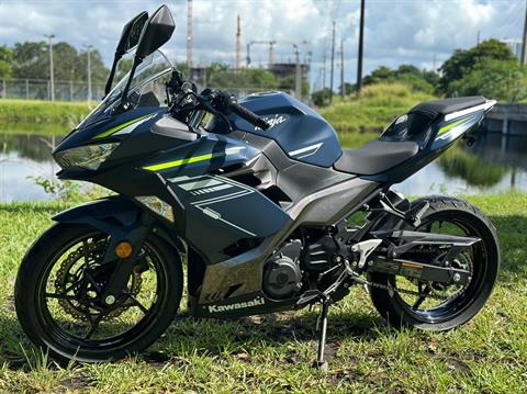 2022 Kawasaki Ninja 400 in North Miami Beach, Florida - Photo 15