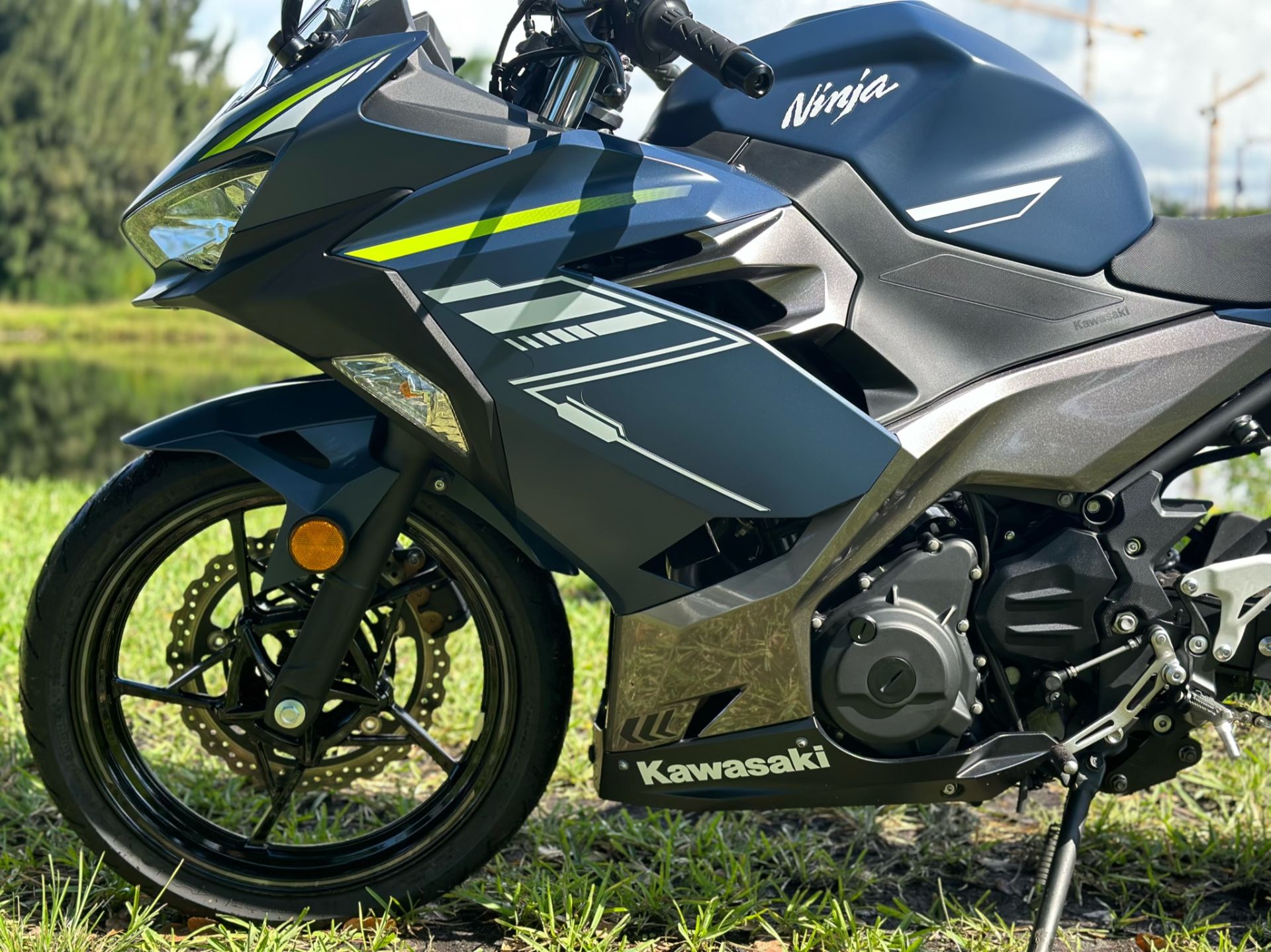2022 Kawasaki Ninja 400 in North Miami Beach, Florida - Photo 18