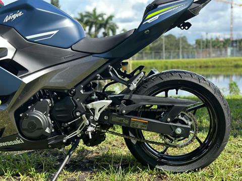 2022 Kawasaki Ninja 400 in North Miami Beach, Florida - Photo 19