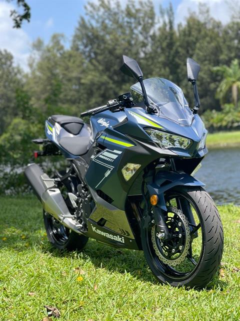 2022 Kawasaki Ninja 400 in North Miami Beach, Florida - Photo 2