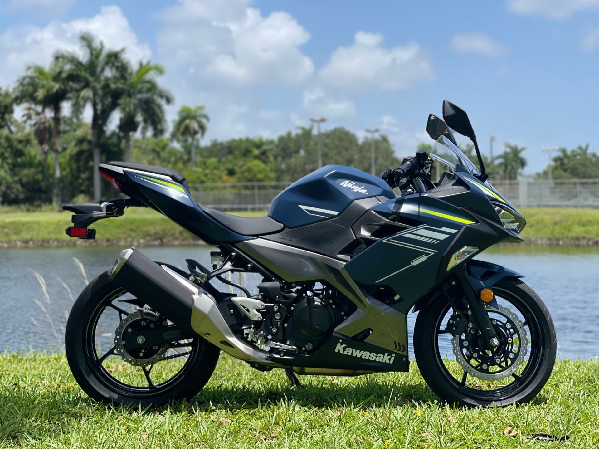 2022 Kawasaki Ninja 400 in North Miami Beach, Florida - Photo 3