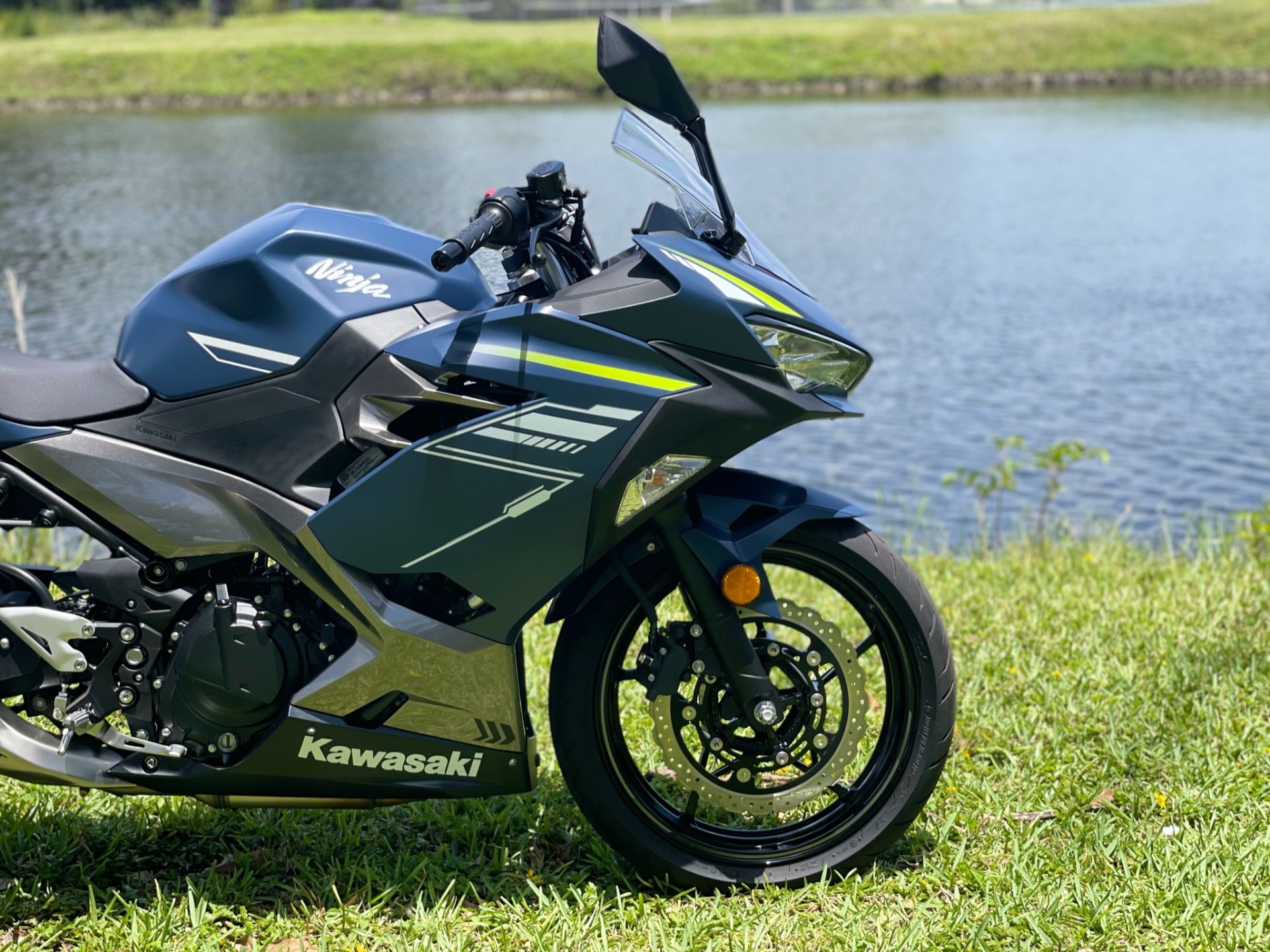 2022 Kawasaki Ninja 400 in North Miami Beach, Florida - Photo 6
