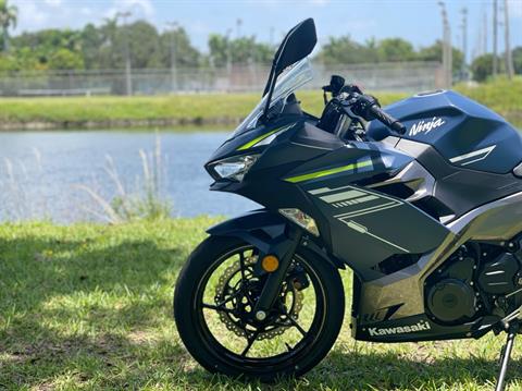 2022 Kawasaki Ninja 400 in North Miami Beach, Florida - Photo 21