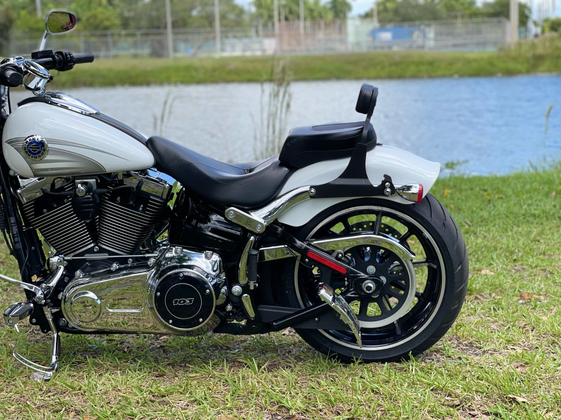 2016 Harley-Davidson Breakout® in North Miami Beach, Florida - Photo 20