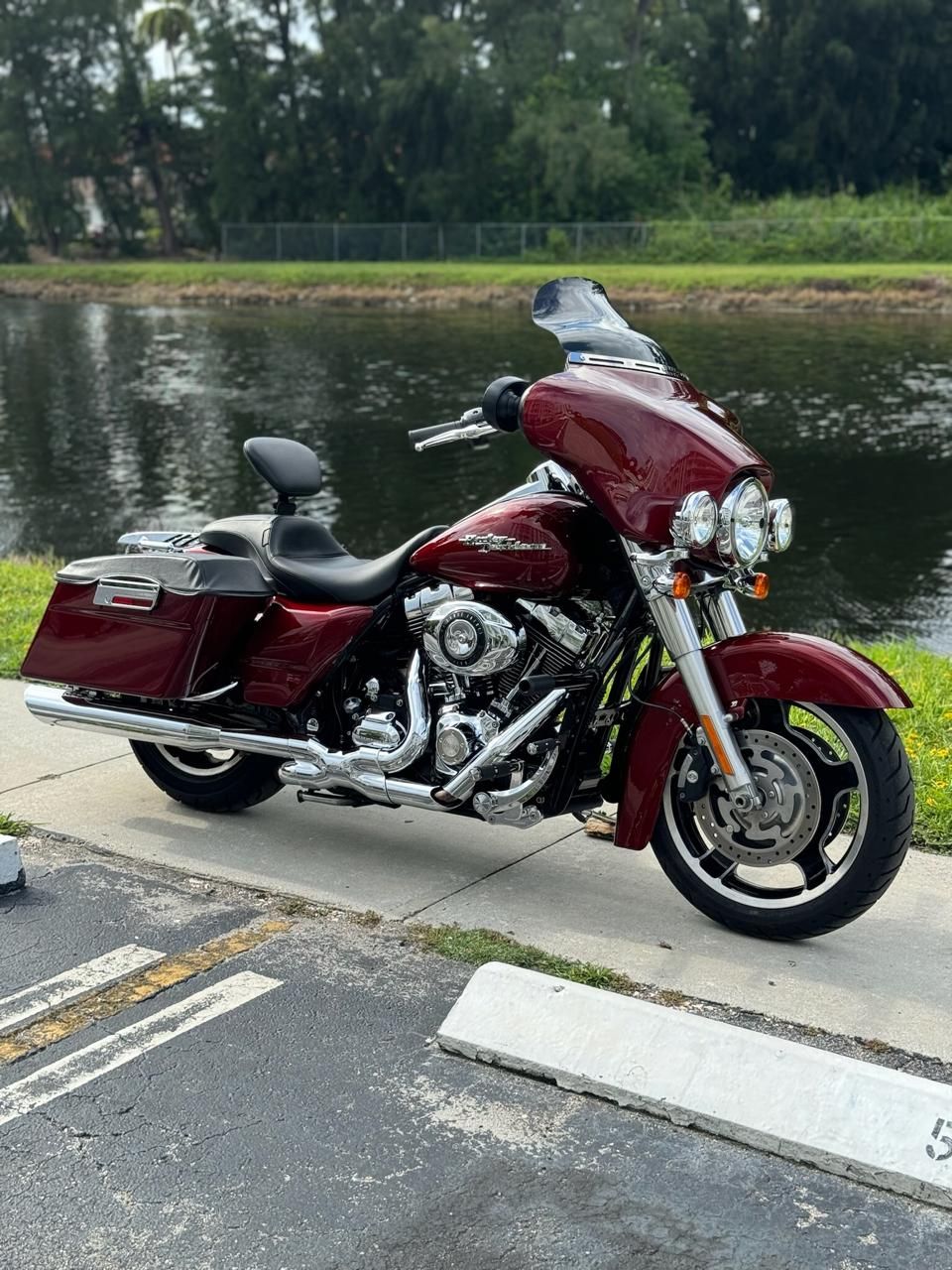 2010 Harley-Davidson Street Glide® in North Miami Beach, Florida - Photo 2