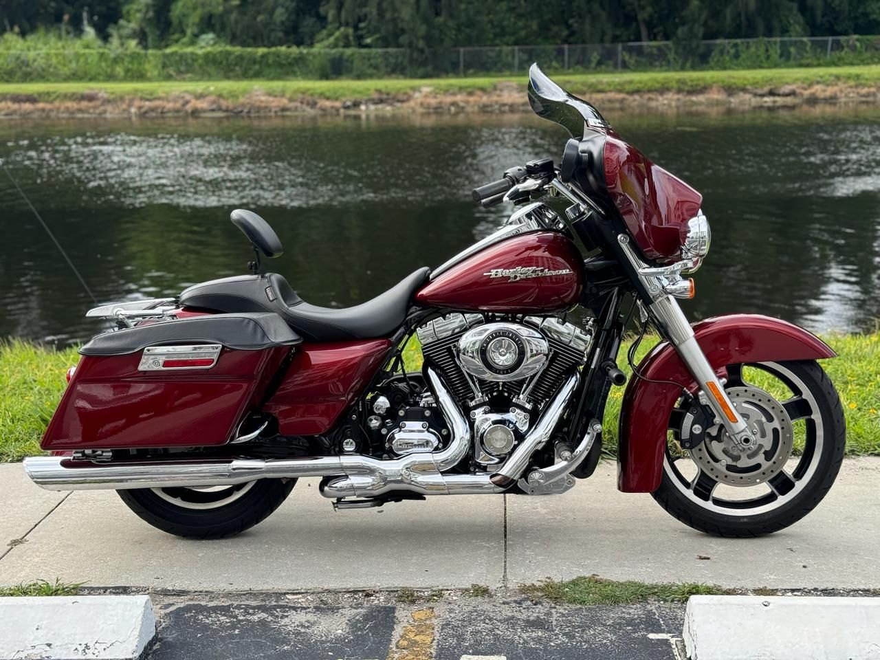 2010 Harley-Davidson Street Glide® in North Miami Beach, Florida - Photo 3