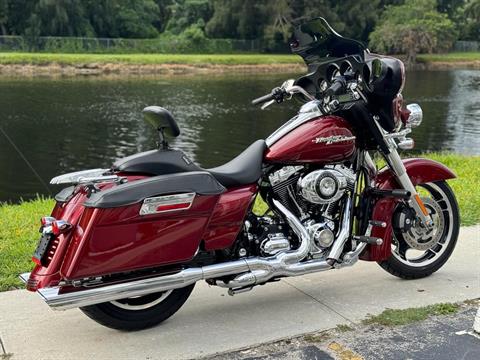 2010 Harley-Davidson Street Glide® in North Miami Beach, Florida - Photo 4