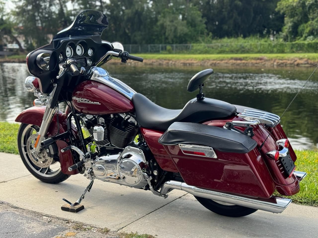 2010 Harley-Davidson Street Glide® in North Miami Beach, Florida - Photo 13