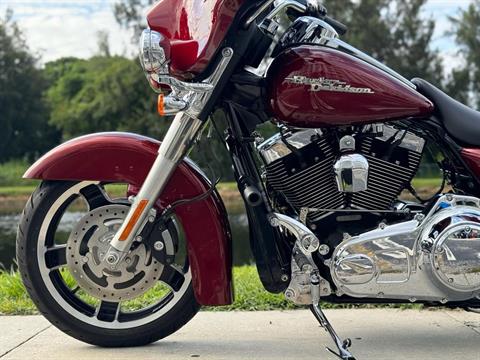 2010 Harley-Davidson Street Glide® in North Miami Beach, Florida - Photo 14