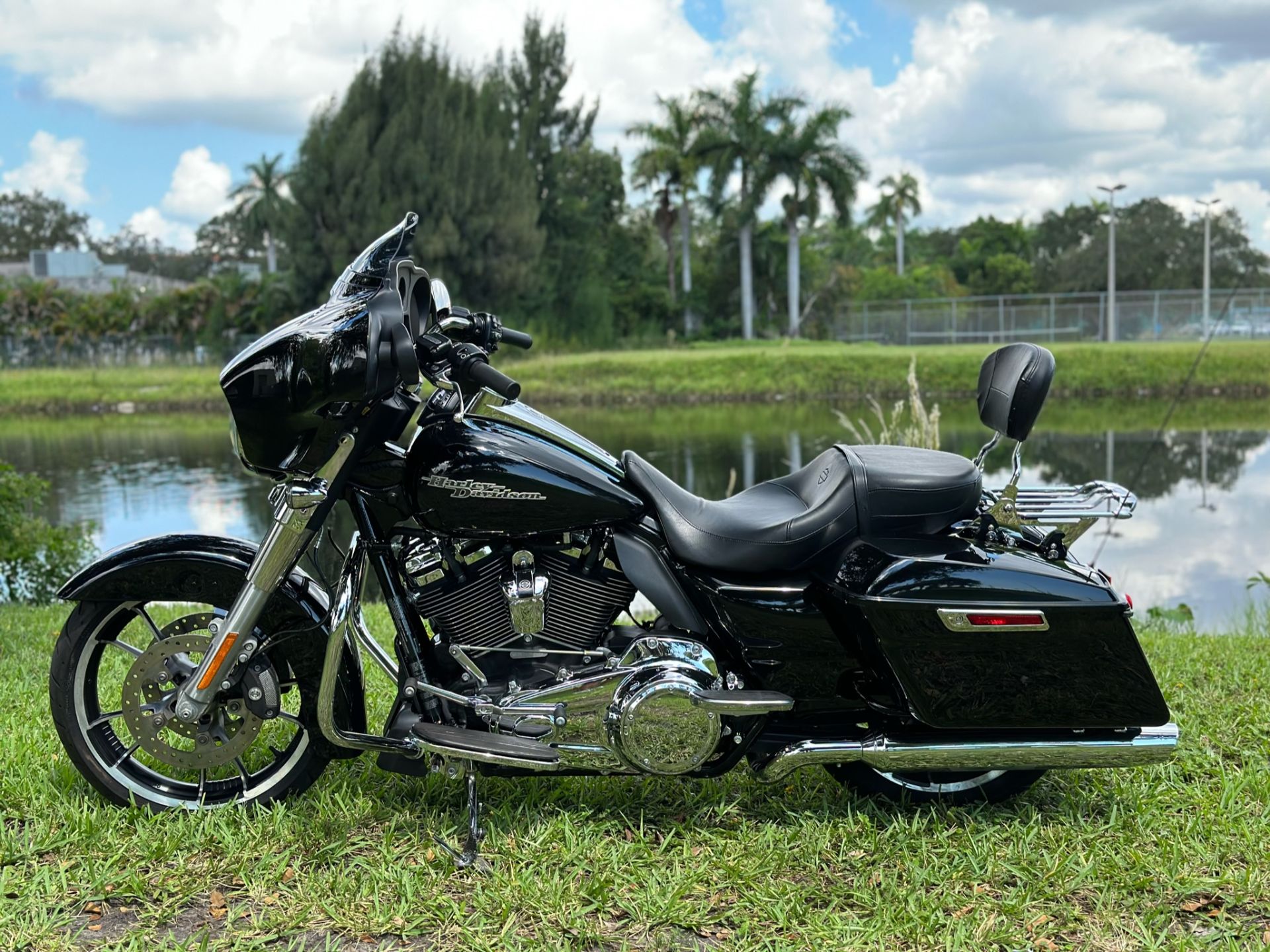 2020 Harley-Davidson Street Glide® in North Miami Beach, Florida - Photo 24
