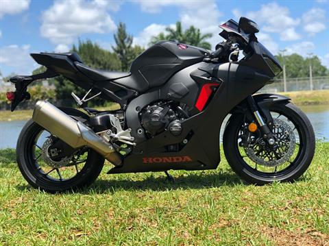 2018 Honda CBR1000RR in North Miami Beach, Florida - Photo 2