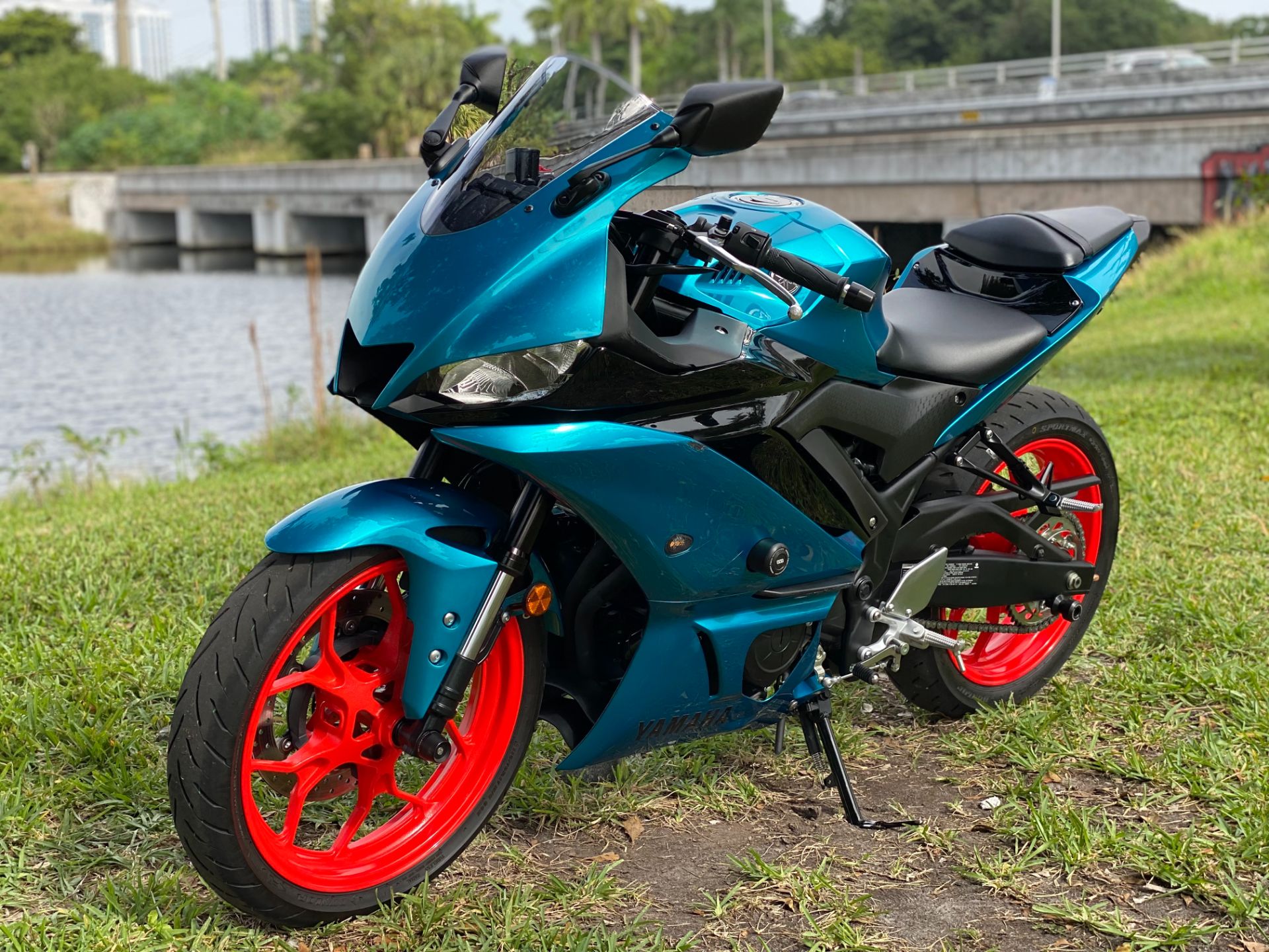 2021 Yamaha YZF-R3 ABS in North Miami Beach, Florida - Photo 17