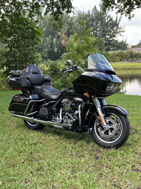 2017 Harley-Davidson FLTRU ROAD GLIDE ULTRA in North Miami Beach, Florida - Photo 2