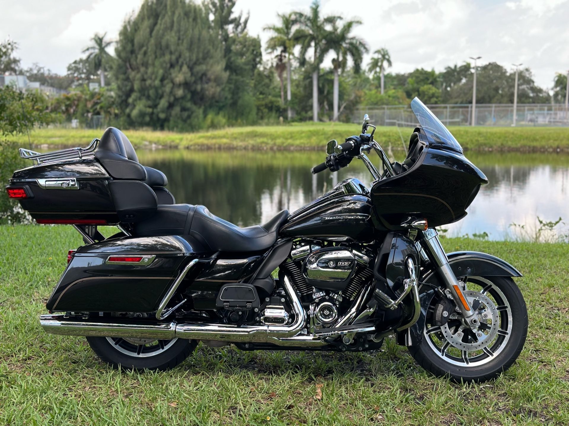 2017 Harley-Davidson FLTRU ROAD GLIDE ULTRA in North Miami Beach, Florida - Photo 3