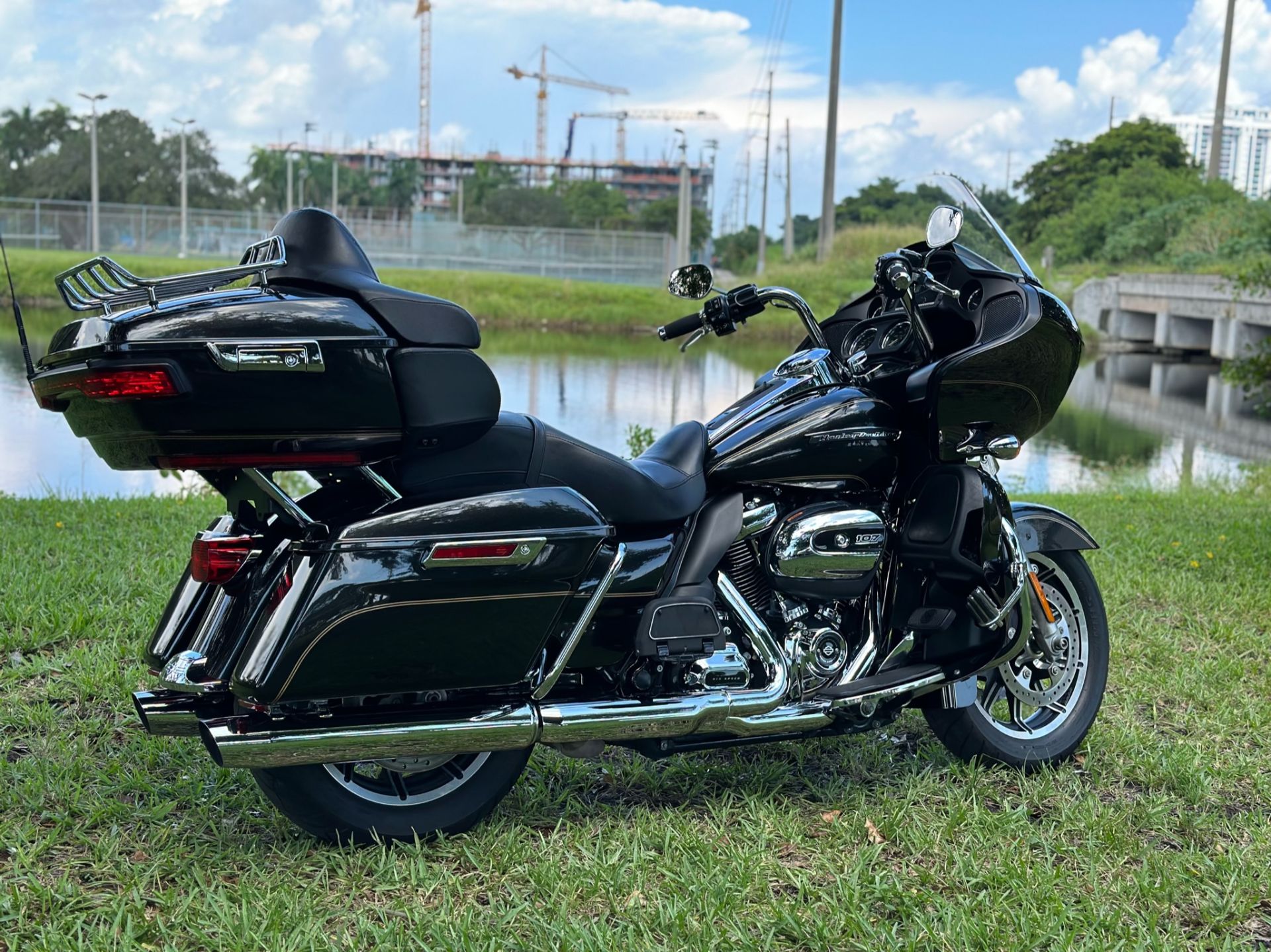 2017 Harley-Davidson FLTRU ROAD GLIDE ULTRA in North Miami Beach, Florida - Photo 4