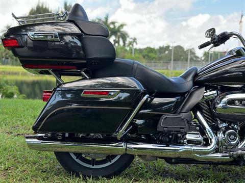 2017 Harley-Davidson FLTRU ROAD GLIDE ULTRA in North Miami Beach, Florida - Photo 5