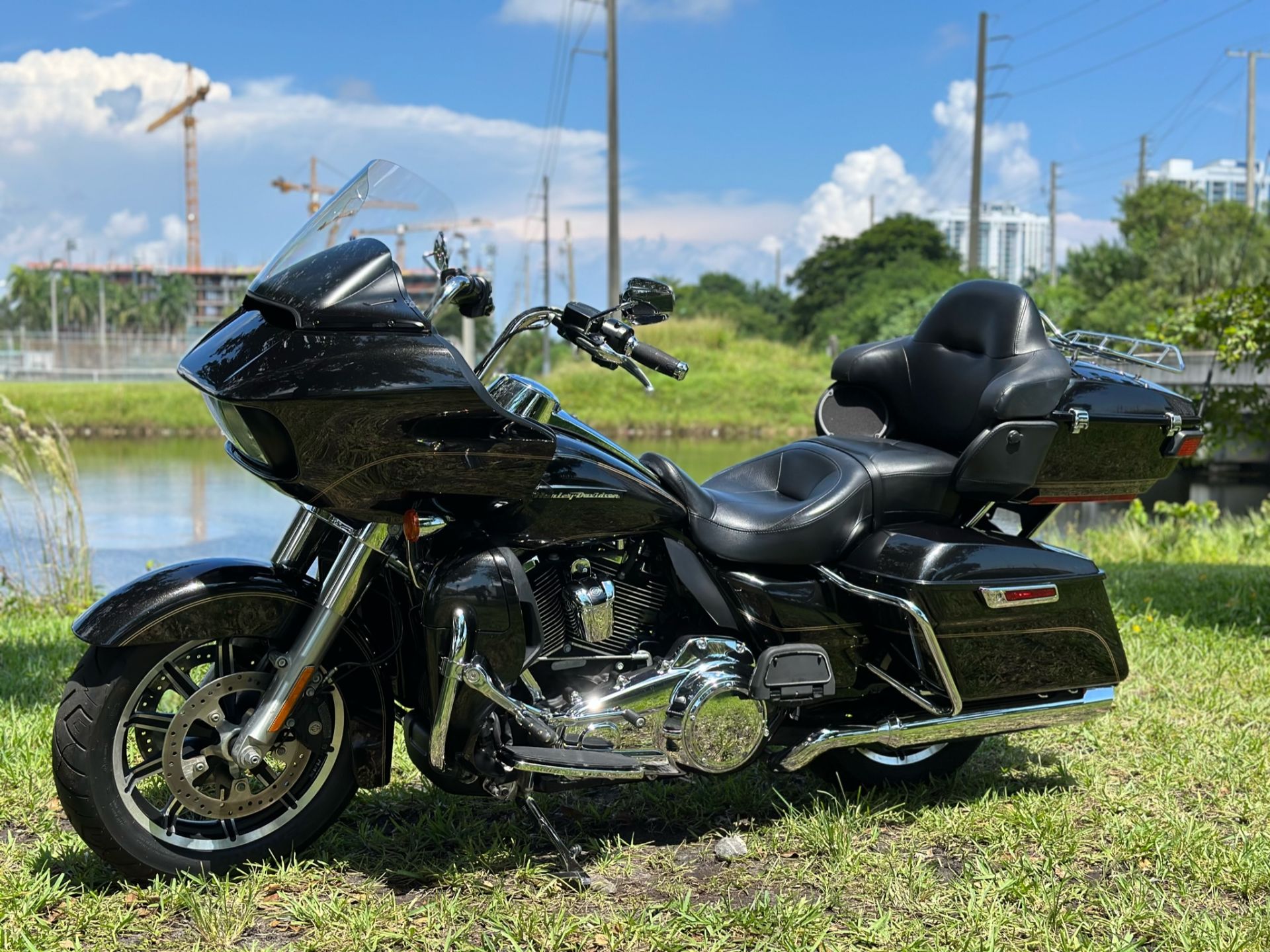 2017 Harley-Davidson FLTRU ROAD GLIDE ULTRA in North Miami Beach, Florida - Photo 13