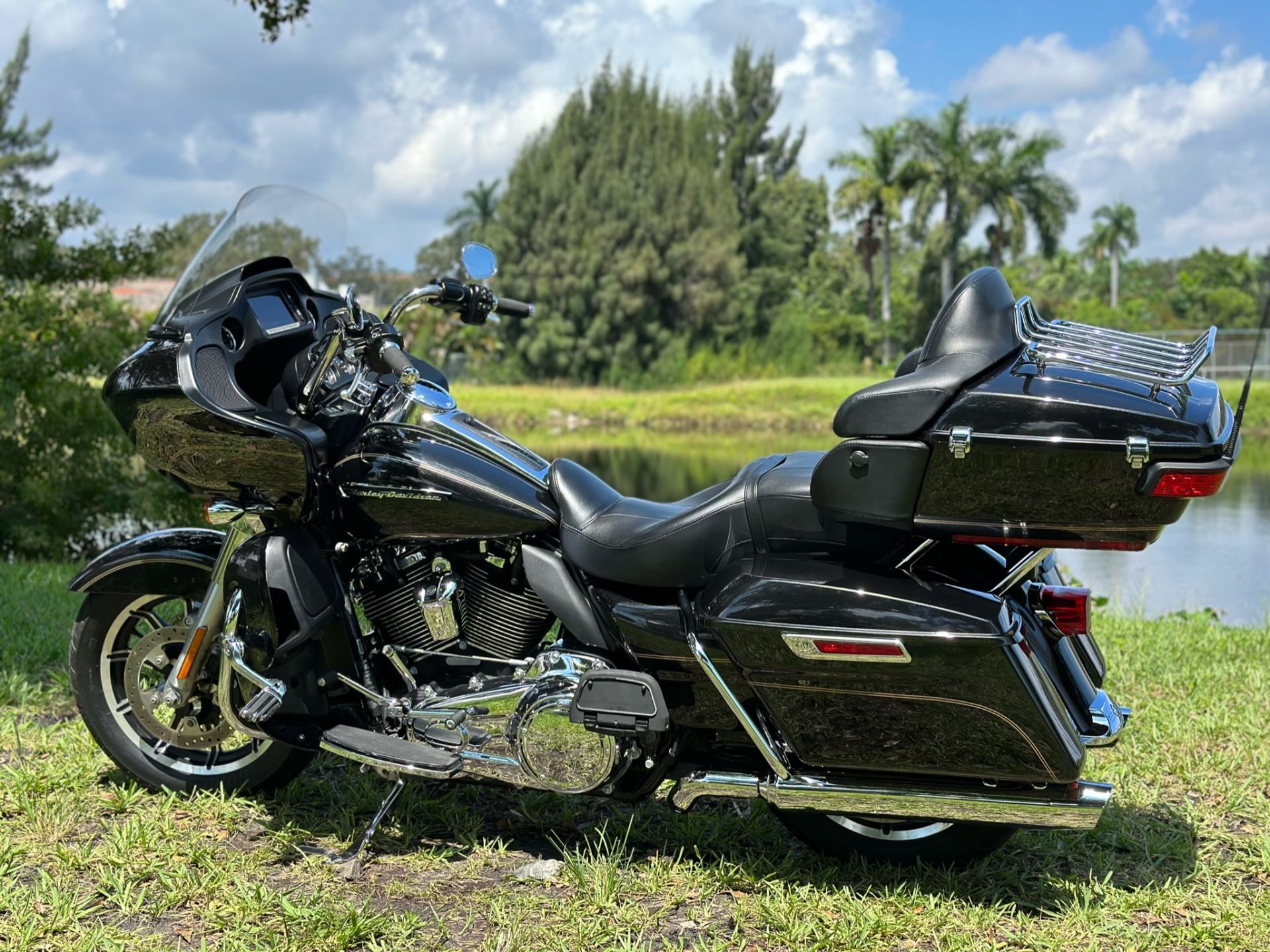 2017 Harley-Davidson FLTRU ROAD GLIDE ULTRA in North Miami Beach, Florida - Photo 15