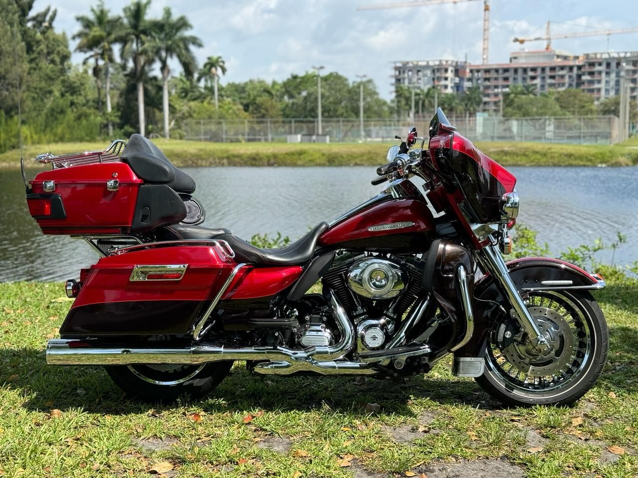 2013 Harley-Davidson Electra Glide® Ultra Limited in North Miami Beach, Florida - Photo 3