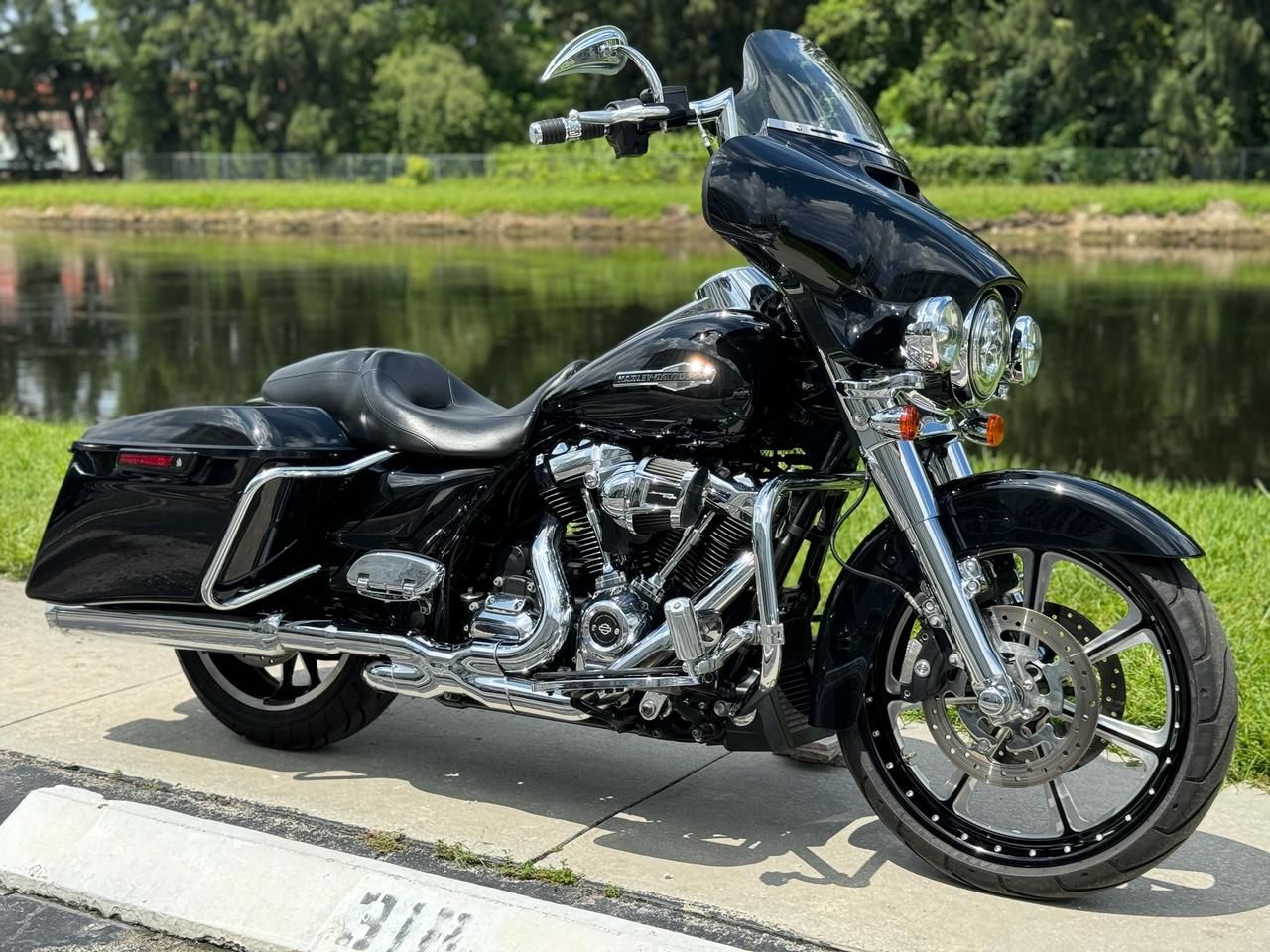 2021 Harley-Davidson Street Glide® in North Miami Beach, Florida - Photo 1