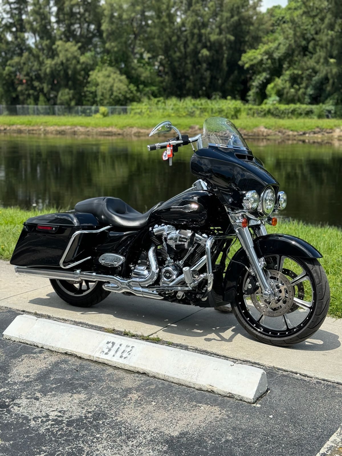 2021 Harley-Davidson Street Glide® in North Miami Beach, Florida - Photo 2