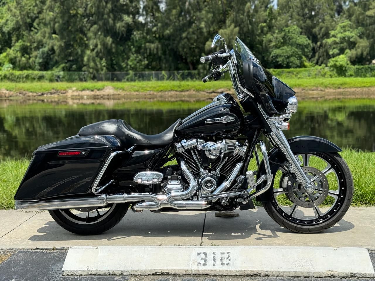 2021 Harley-Davidson Street Glide® in North Miami Beach, Florida - Photo 3