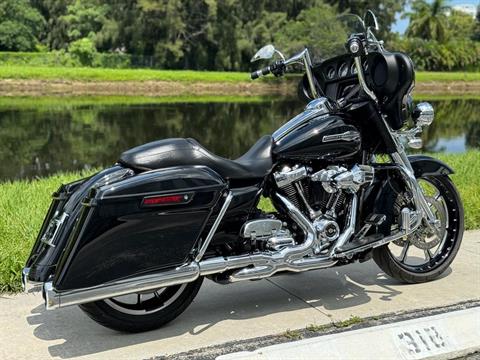 2021 Harley-Davidson Street Glide® in North Miami Beach, Florida - Photo 4