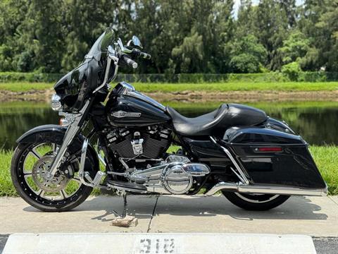 2021 Harley-Davidson Street Glide® in North Miami Beach, Florida - Photo 13