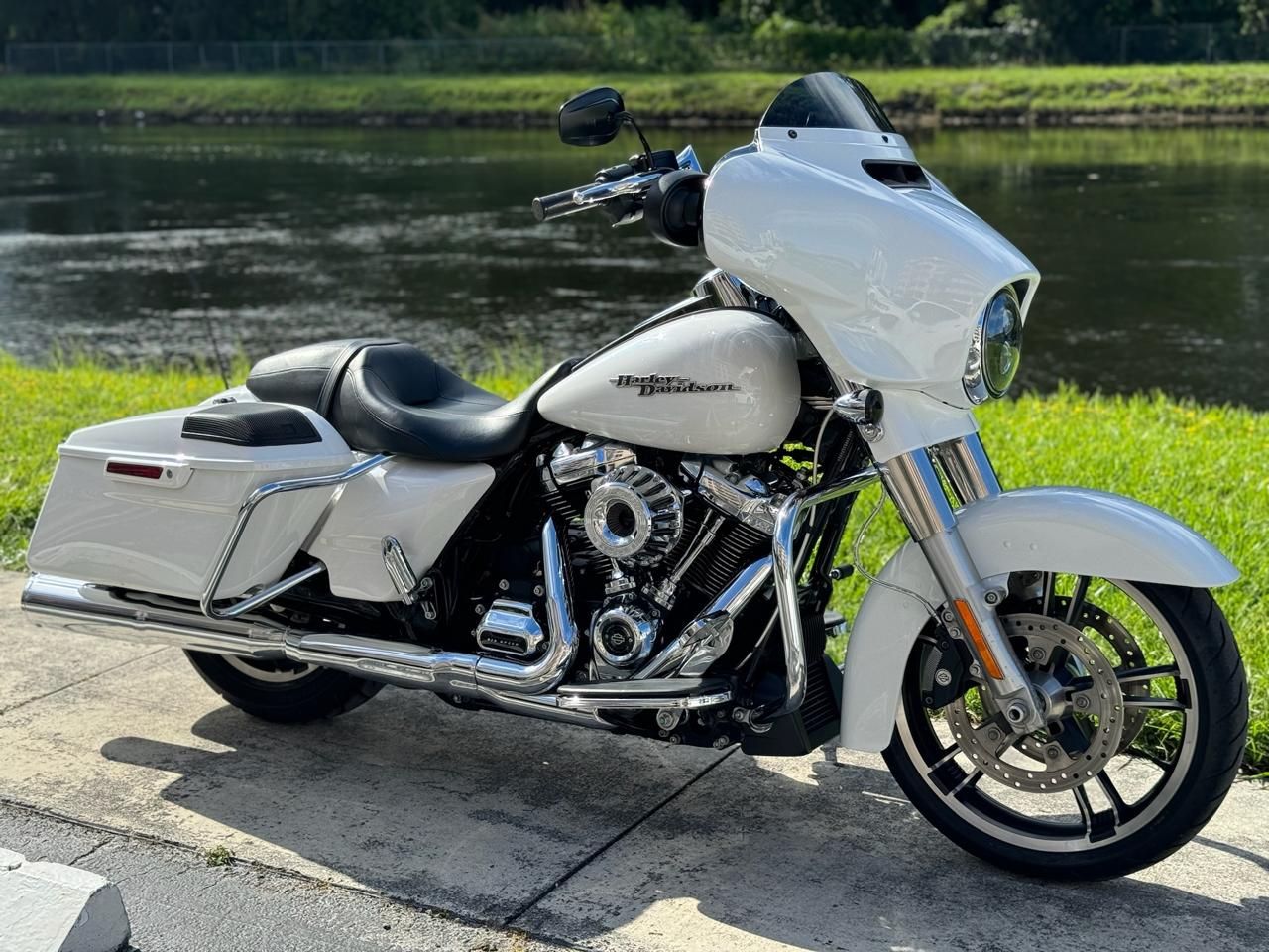 2017 Harley-Davidson Street Glide® Special in North Miami Beach, Florida - Photo 1