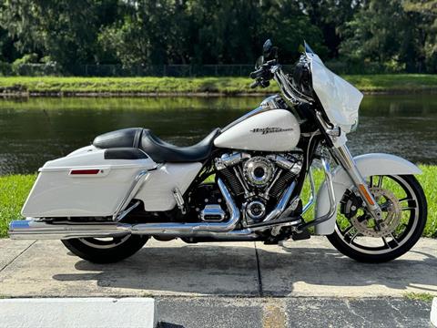 2017 Harley-Davidson Street Glide® Special in North Miami Beach, Florida - Photo 3