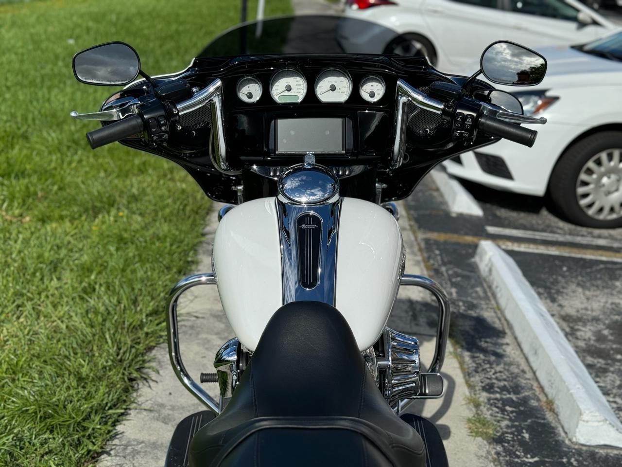 2017 Harley-Davidson Street Glide® Special in North Miami Beach, Florida - Photo 11