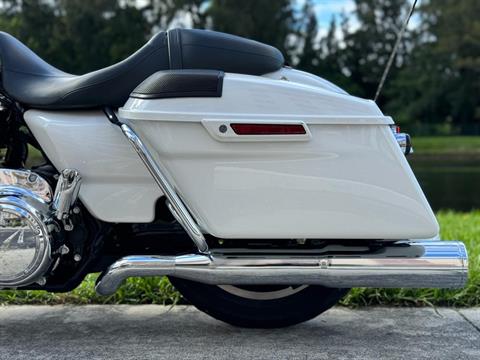 2017 Harley-Davidson Street Glide® Special in North Miami Beach, Florida - Photo 12