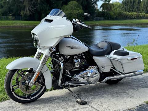 2017 Harley-Davidson Street Glide® Special in North Miami Beach, Florida - Photo 14