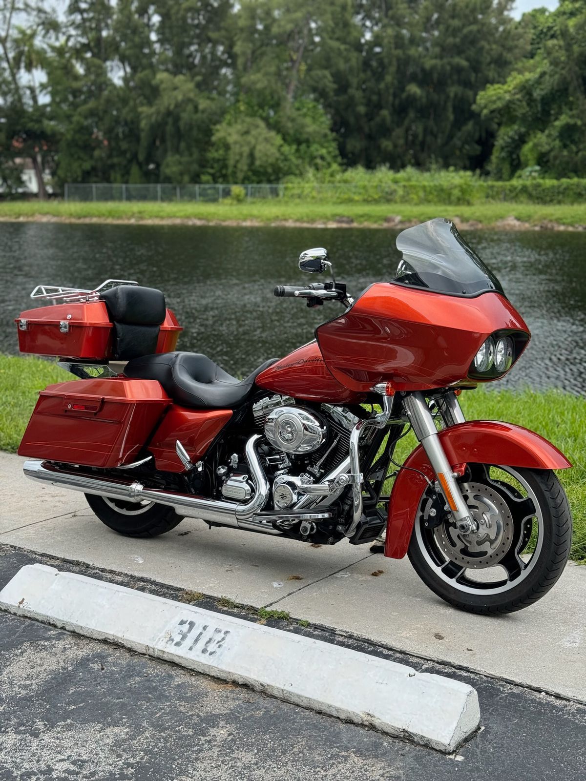 2011 Harley-Davidson Road Glide® Custom in North Miami Beach, Florida - Photo 2