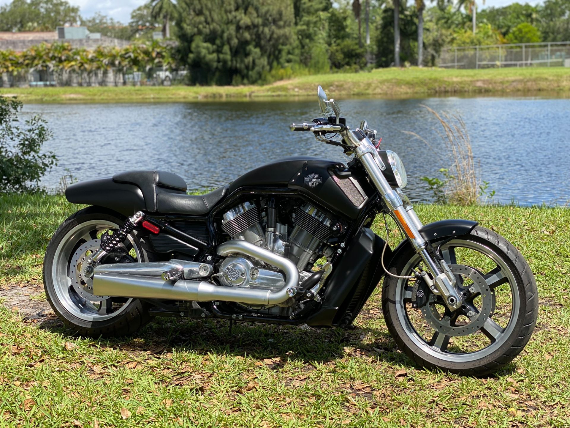 2013 Harley-Davidson V-Rod Muscle® in North Miami Beach, Florida - Photo 2