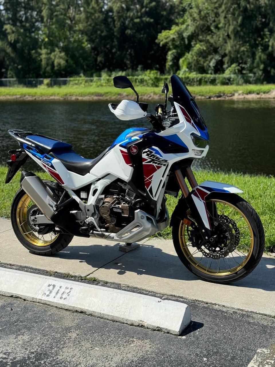 2022 Honda Africa Twin Adventure Sports ES DCT in North Miami Beach, Florida - Photo 2