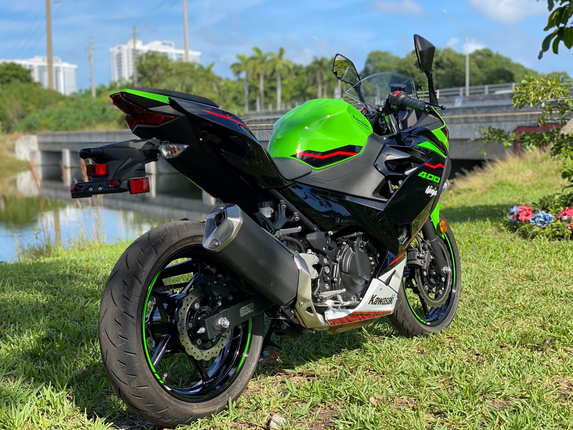 2022 Kawasaki Ninja 400 ABS KRT Edition in North Miami Beach, Florida - Photo 4