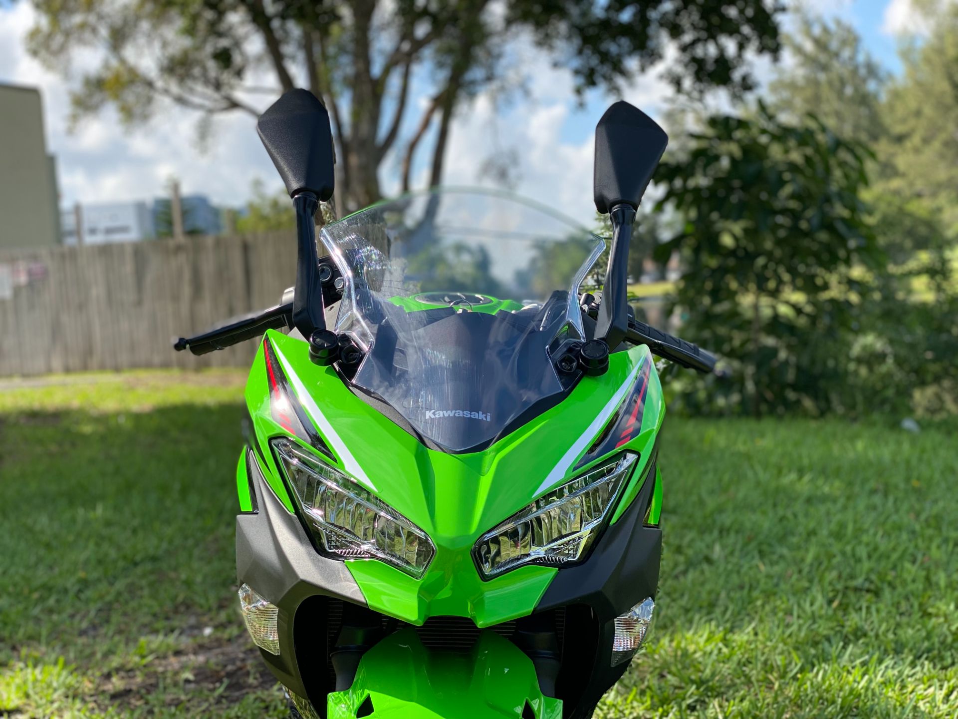 2022 Kawasaki Ninja 400 ABS KRT Edition in North Miami Beach, Florida - Photo 9