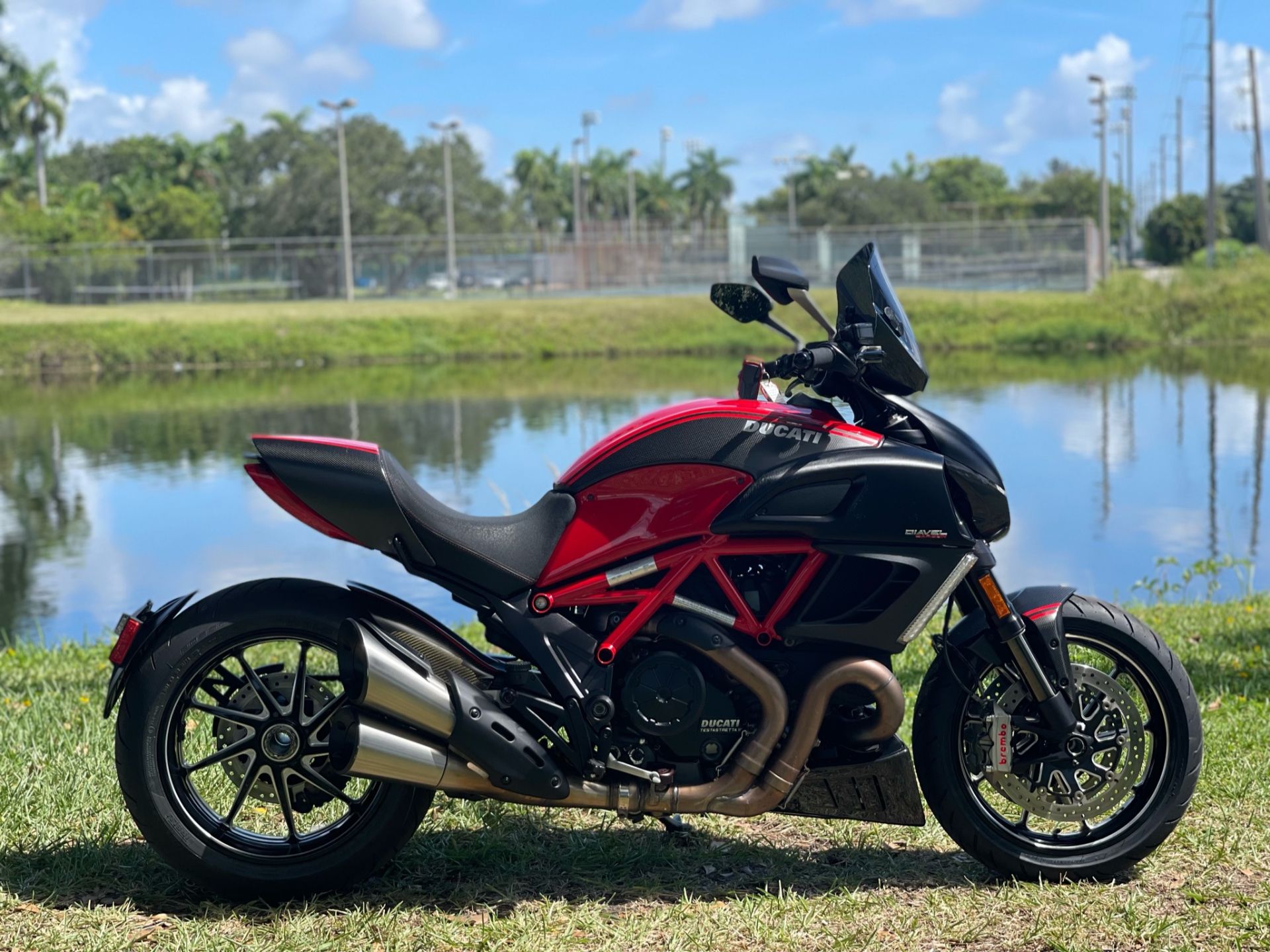 2013 Ducati Diavel Carbon in North Miami Beach, Florida - Photo 3
