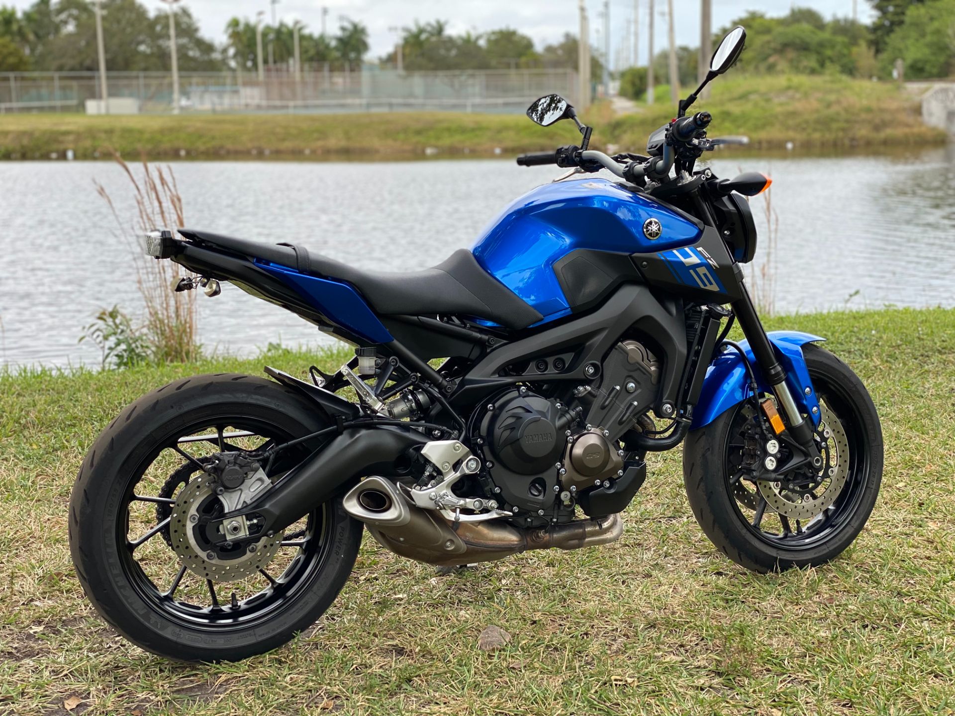 2016 Yamaha FZ-09 in North Miami Beach, Florida - Photo 4