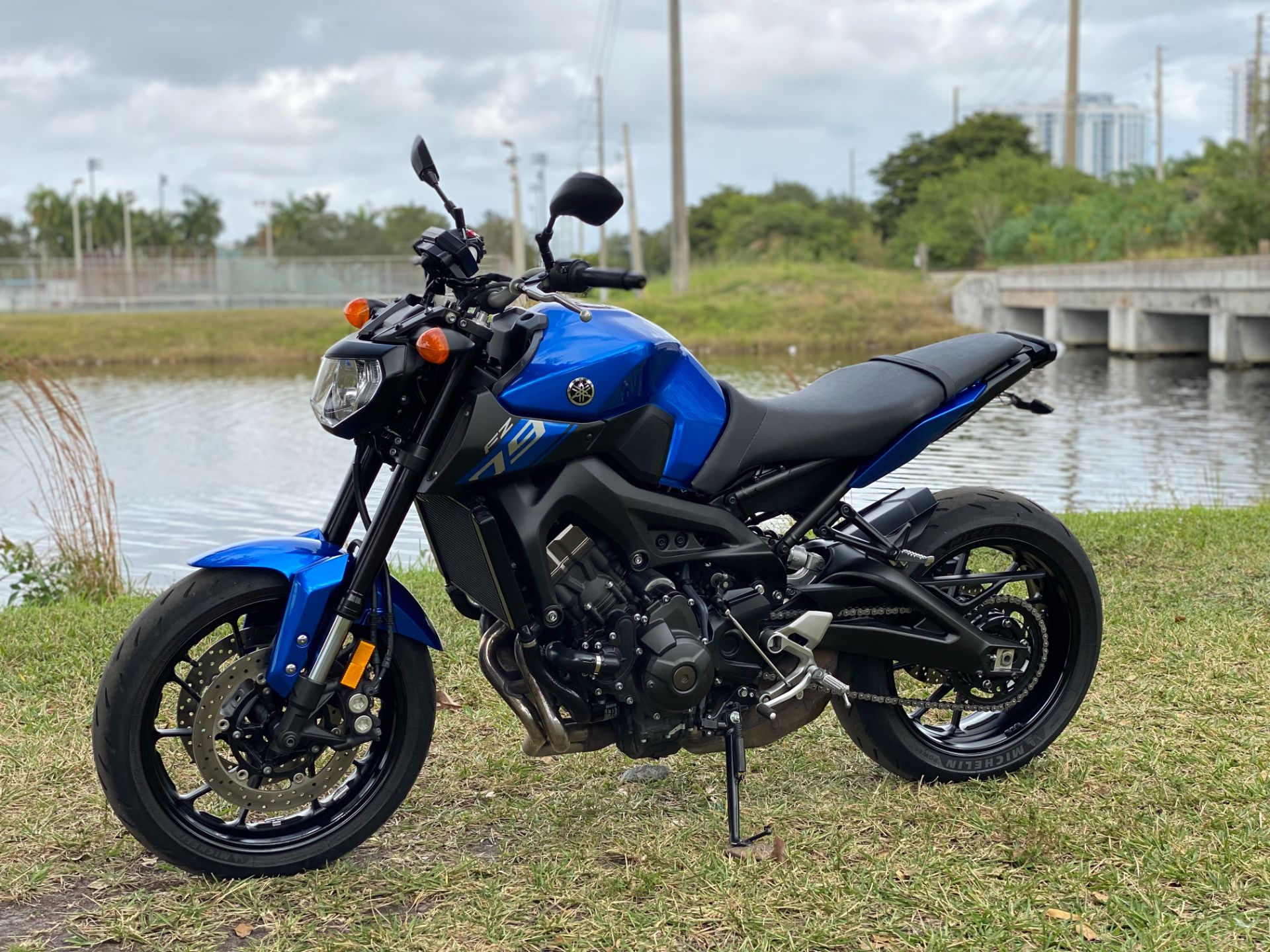 2016 Yamaha FZ-09 in North Miami Beach, Florida - Photo 16