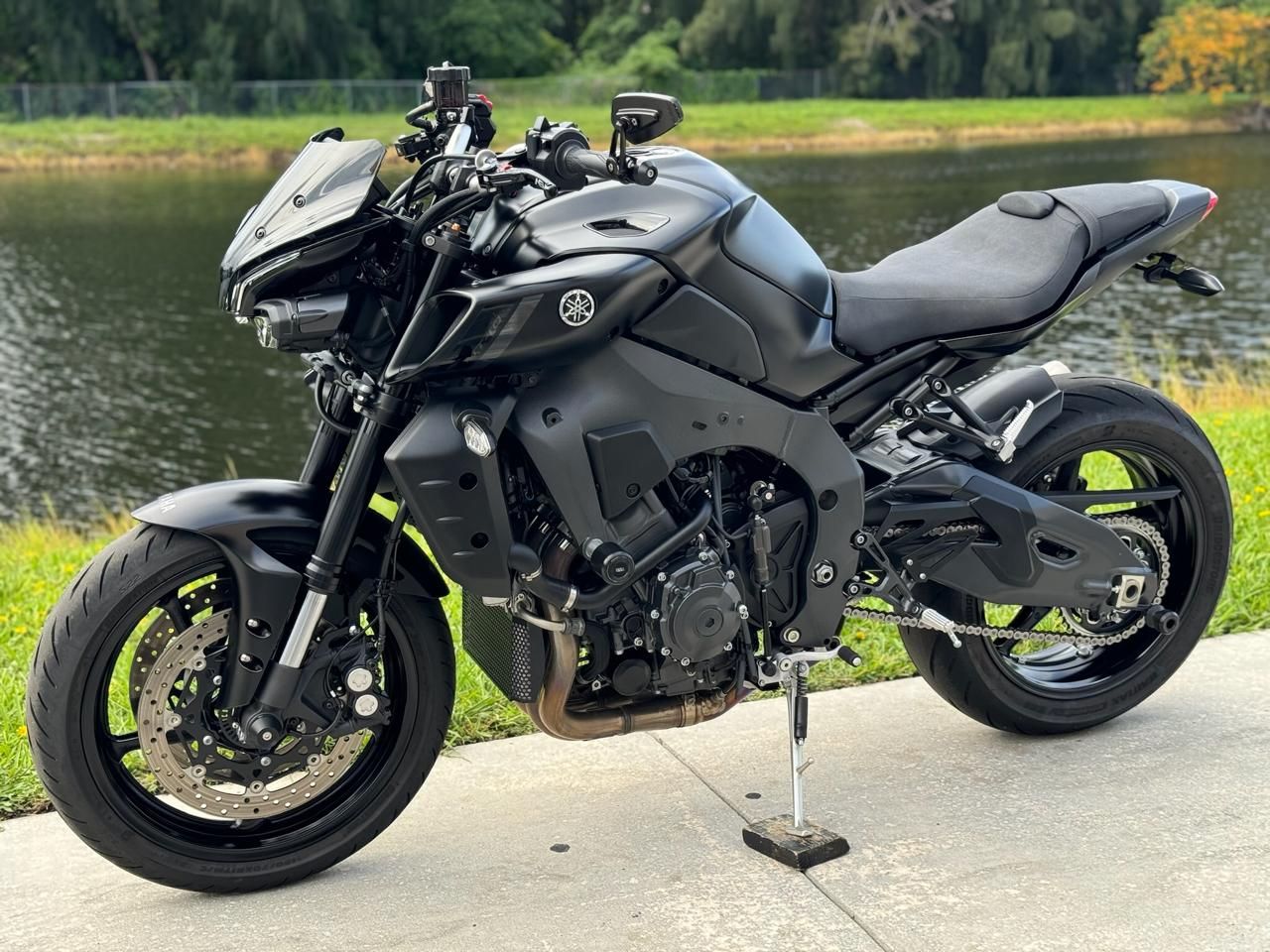 2022 Yamaha MT-10 in North Miami Beach, Florida - Photo 12