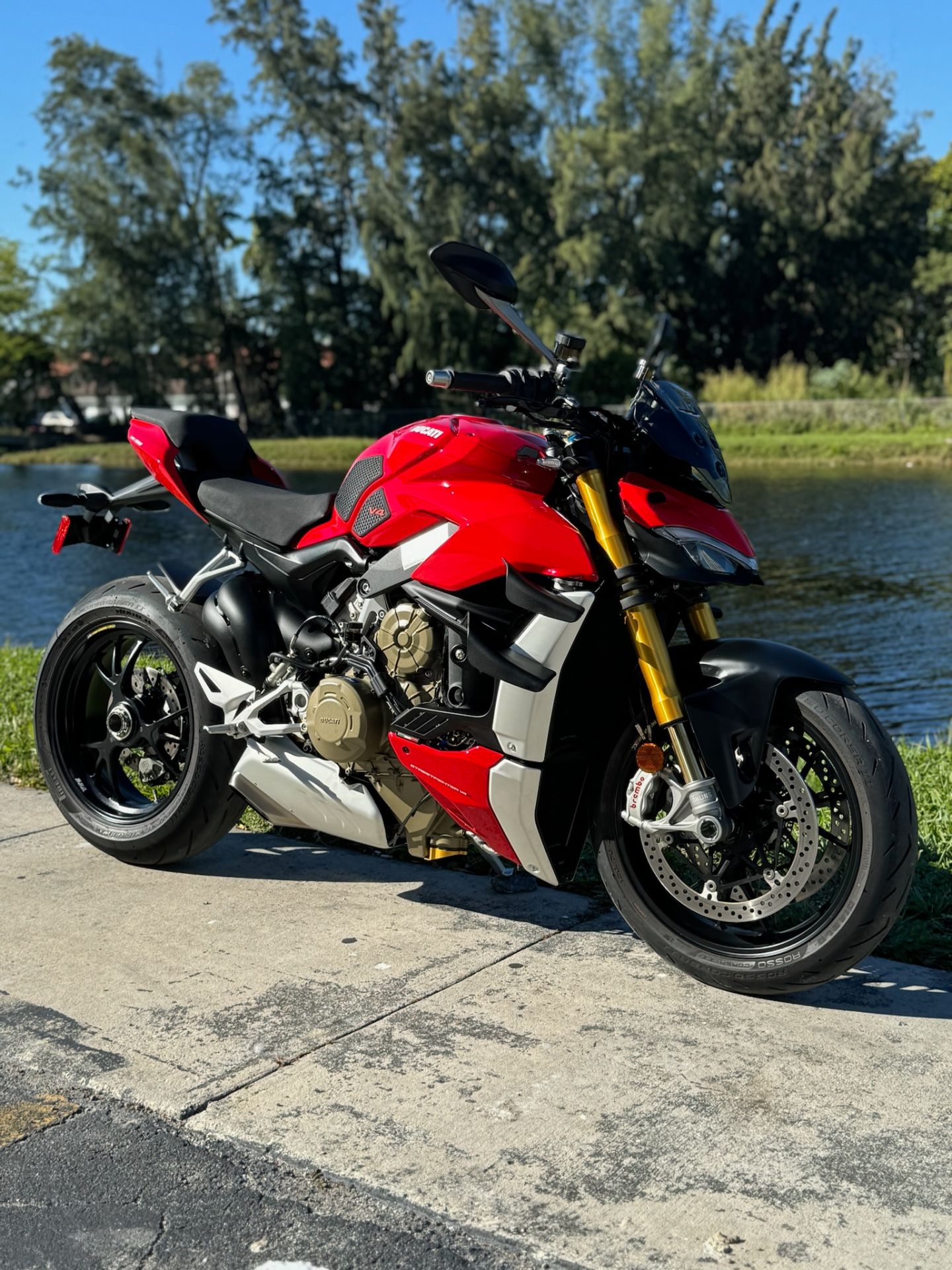 2022 Ducati Streetfighter V4 S in North Miami Beach, Florida - Photo 2